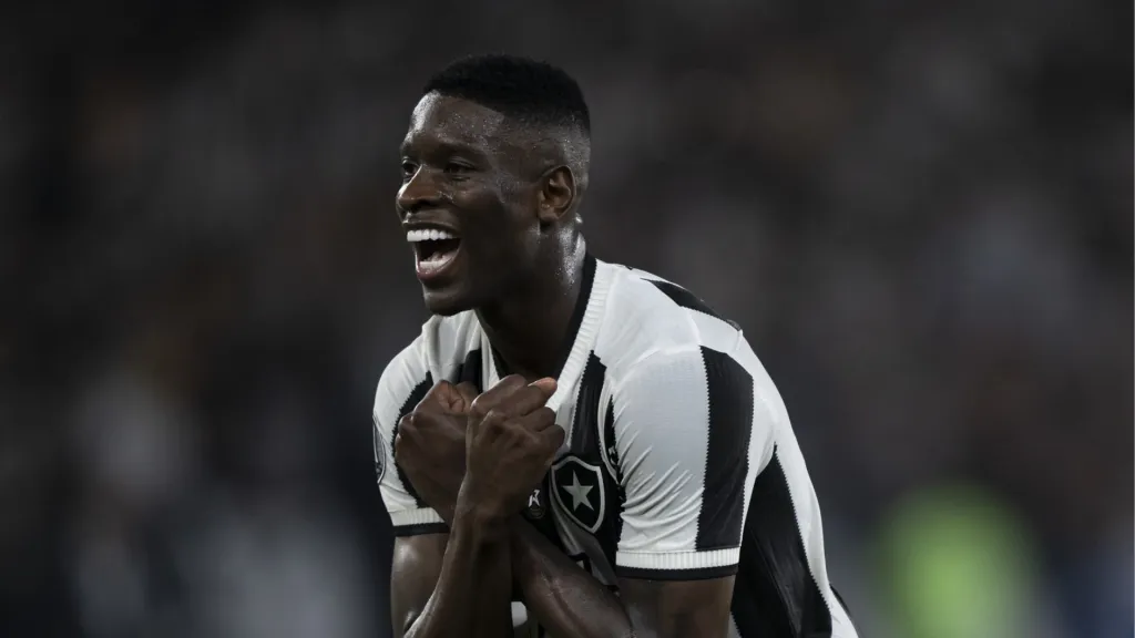 Luiz Henrique jogando pelo Botafogo. Foto: Jorge Rodrigues/AGIF