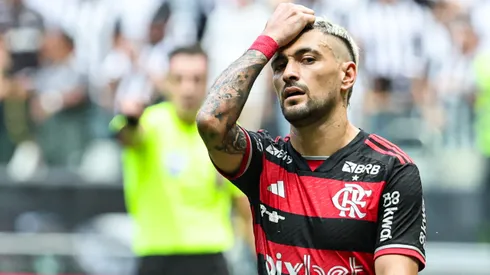 Arrascaeta, do Flamengo, lamenta durante partida contra o Atlético-MG na Arena MRV pela Copa Do Brasil 2024. Foto: Gilson Lobo / AGIF