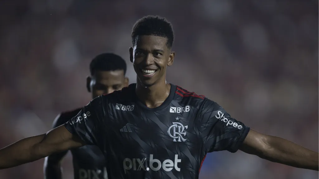 Carlinhos jogando pelo Flamengo. Foto: Kayan Mendes/AGIF