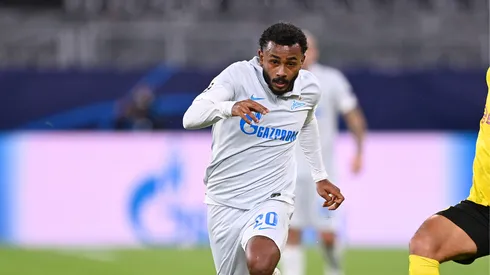 Wendel jogando com o manto do Zenit-RUS. Foto: Lukas Schulze/Getty Images.