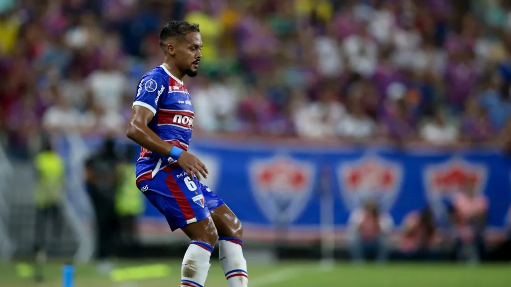 Bruno Pacheco com a camisa do Fortaleza. Foto: Marlon Costa/AGIF