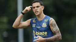 JP Chermont fica por enquanto no Santos.