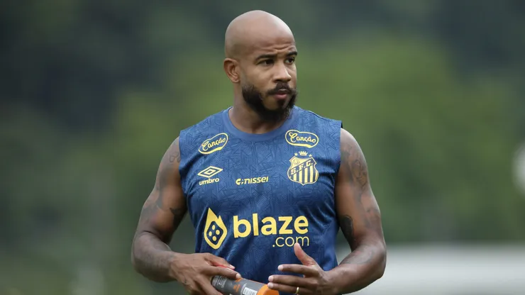 Patrick em treino no CT Rei Pelé