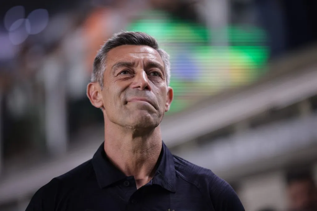 Pedro Caixinha sore com os primeiros jogos do Santos no Paulistão. Foto: Ettore Chiereguini/AGIF