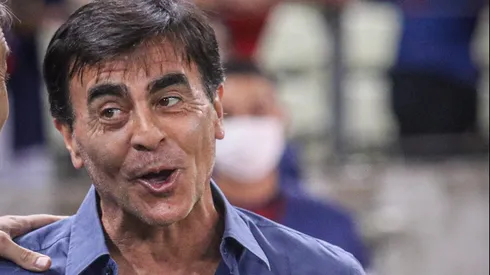 Treinador segue fazendo testes - Foto: Lucas Emanuel/AGIF.