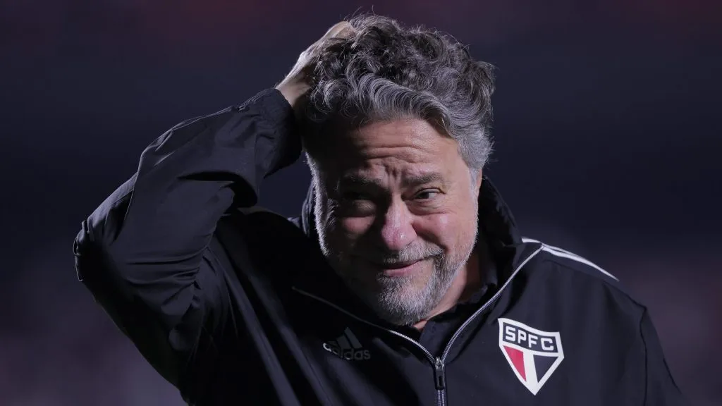 Júlio Casares com o unforme do São Paulo. Foto: Ettore Chiereguini/AGIF