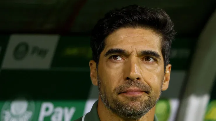 SP - SAO PAULO - 26/11/2024 - BRASILEIRO A 2024, PALMEIRAS X BOTAFOGO - Abel Ferreira tecnico do Palmeiras durante partida contra o Botafogo no estadio Arena Allianz Parque pelo campeonato Brasileiro A 2024. Foto: Joisel Amaral/AGIF