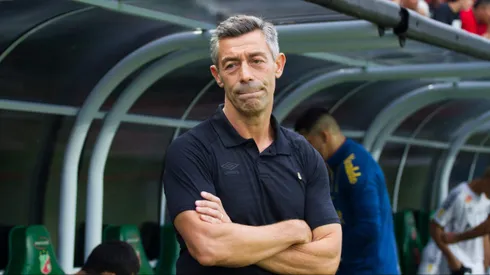 SP - RIO CLARO - 25/01/2025 - PAULISTA 2025, VELO CLUBE X SANTOS - Pedro Caixinha tecnico do Santos durante partida contra o Velo Clube no estadio Benitao pelo campeonato Paulista 2025. Foto: Roberto Gardinalli/AGIF