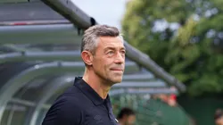 Pedro Caixinha técnico do Santos durante partida contra o Velo Clube no estádio Benitão pelo campeonato Paulista 2025. Foto: Roberto Gardinalli/AGIF