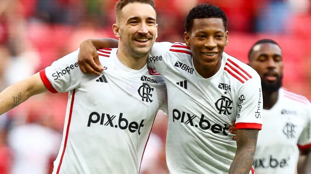 Léo Ortiz e Gonzalo Plata comemorando. Foto: Gilvan de Souza/CRF