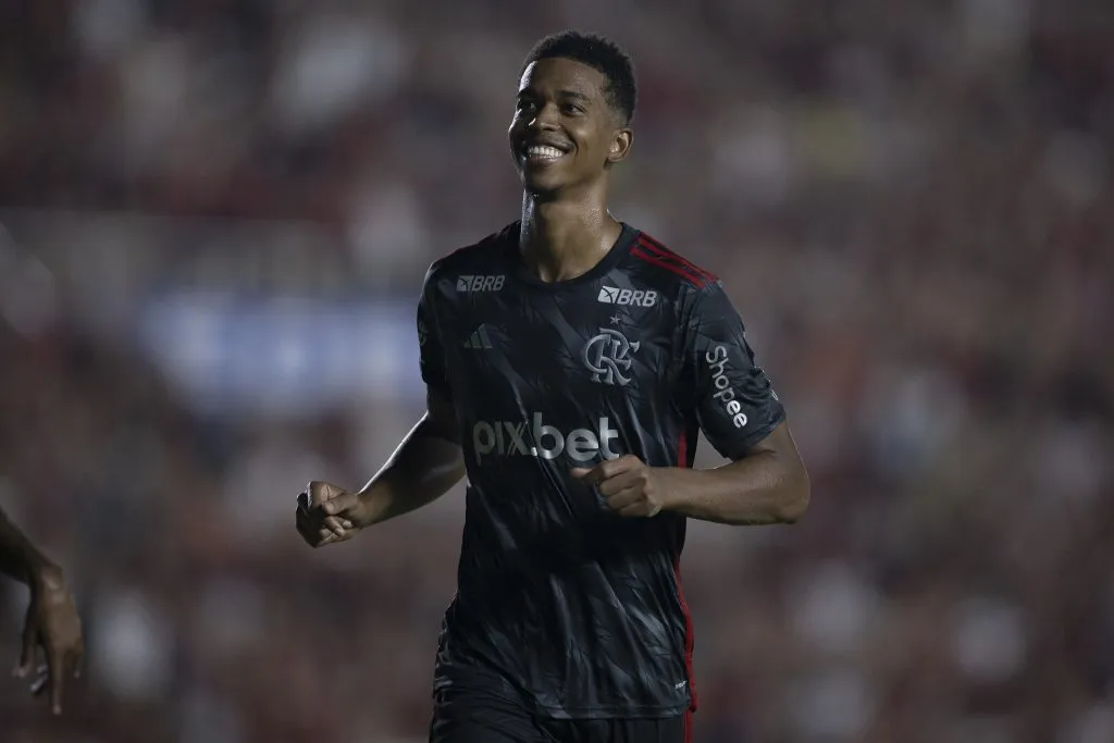 MA – SAO LUIS – 22/01/2025 – CARIOCA 2025, BANGU X FLAMENGO – Carlinhos jogador do Flamengo comemora seu gol durante partida contra o Bangu no estadio Castelao De Sao Luis pelo campeonato Carioca 2025. Foto: Kayan Mendes/AGIF