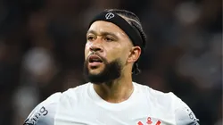 Memphis Depay jogando pelo Corinthians.