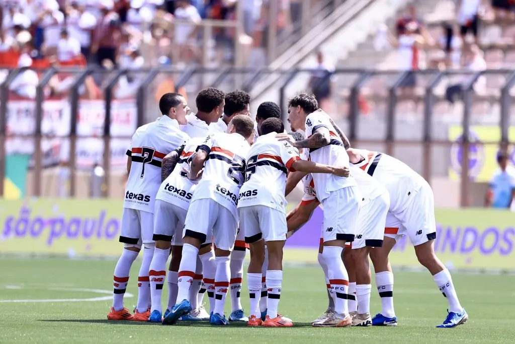 SP – SAO PAULO – 25/01/2025 – COPA SAO PAULO 2025, SAO PAULO X CORINTHIANS – jogadores do Sao Paulo antes da partida contra o Corinthians no estadio Pacaembu pelo campeonato Copa Sao Paulo 2025. Foto: Marcello Zambrana/AGIF