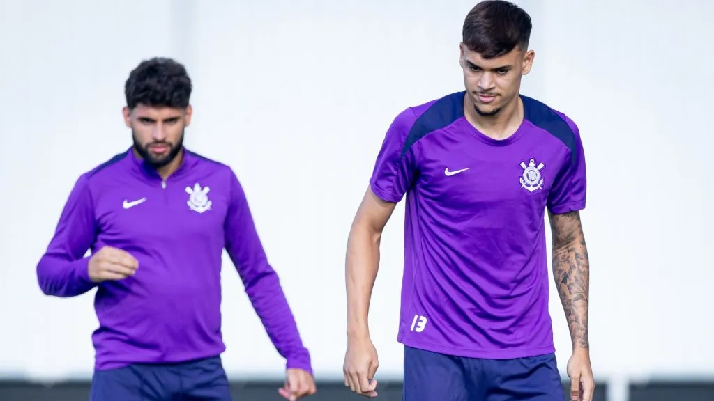 Thoca e Yuri Alberto durante treino no CT Joaquim Grava – Foto: Rodrigo Coca/Agência Corinthians