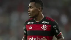 Alex Sandro apresentou sinais de fadiga na coxa.