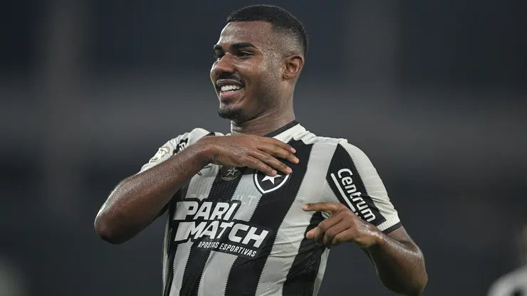 Fenerbahçe faz proposta por Cuiabano, do Botafogo. Foto: Thiago Ribeiro/AGIF