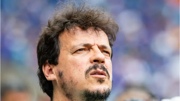 Fernando Diniz durante jogo do Alviceleste pelo Mineiro.