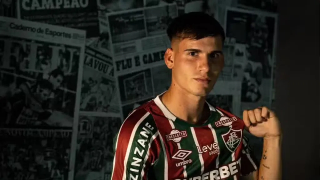 Joaquín Lavega sendo apresentado no Fluminense. Foto: Marcelo Gonçalves/ Fluminense
