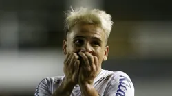 Soteldo durante jogo do Peixe na Vila Belmiro.