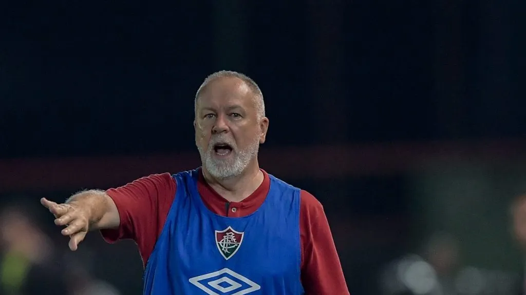 Foto: Thiago Ribeiro/AGIF – Mano deu chance ao meio-campista, que não aproveitou.