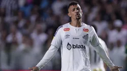Após a derrota, Santos ainda virou piada. Foto: Ettore Chiereguini/AGIF