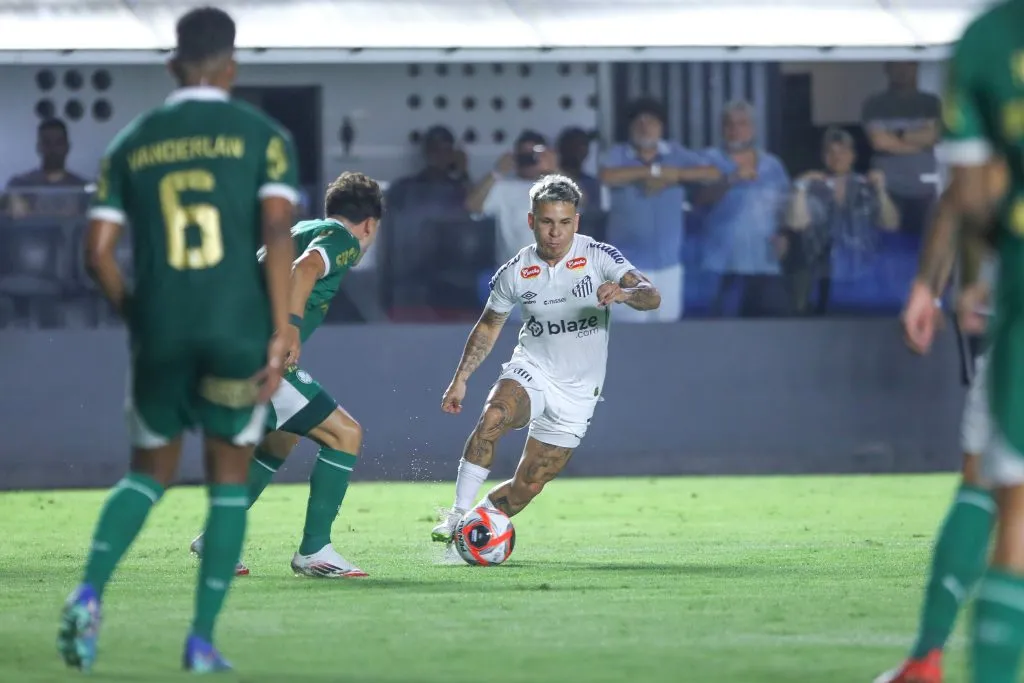 Soteldo contra o Palmeiras. Foto: Reinaldo Campos/AGIF