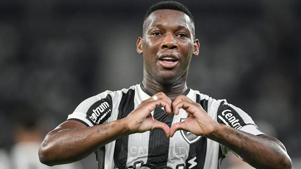 Patrick de Paula comemorando gol contra o Bangu