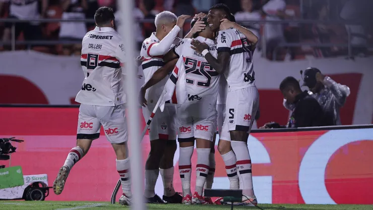 Com dois de Lucas e um de Oscar, o São Paulo venceu o Corinthians pelo Paulistão. Martinez descontou. Foto: Ettore Chiereguini/AGIF
