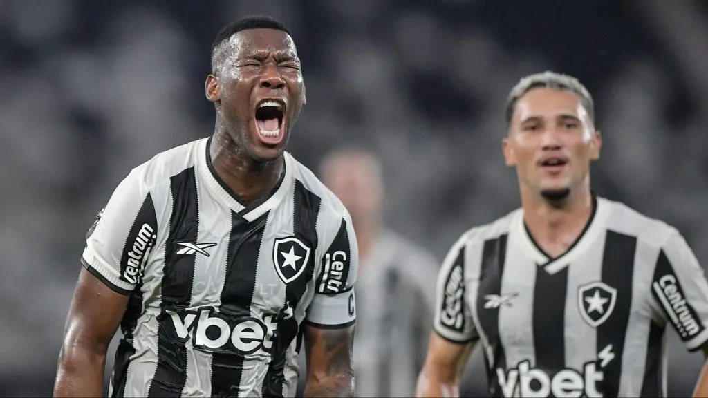 Patrick de Paula comemora seu gol pelo Botafogo. Foto: Thiago Ribeiro/AGIF