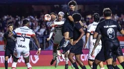 Andre Ramalho, do Corinthians disputa lance com Alan Franco, jogador do Sao Paulo durante partida no estadio Morumbi pelo campeonato Paulista 2025.