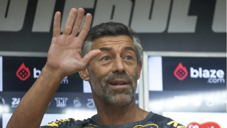 SP - SANTOS - 07/01/2025 - SANTOS, COLETIVA PEDRO CAIXINHA - Pedro Caixinha tecnico do Santos durante coletiva de imprensa realizado no estadio Vila Belmiro, nesta terca feira (07).