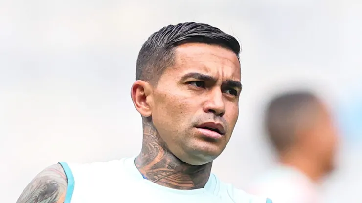 MG - BELO HORIZONTE - 25/01/2025 - MINEIRO 2025, CRUZEIRO X BETIM - Dudu jogador do Cruzeiro durante aquecimento antes da partida contra o Betim no estadio Mineirao pelo campeonato Mineiro 2025.