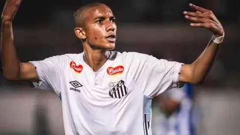 Juninho comemorando gol pelo Peixe. Foto: Bruno Vaz/SFC