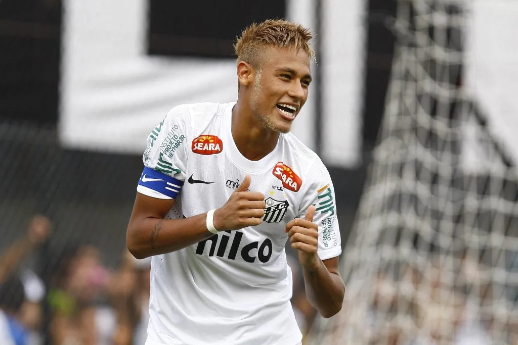 Neymar em Santos x São Paulo pelo Campeonato Paulista de 2013 na Vila Belmiro. Foto: Ricardo Saibun / AGIF