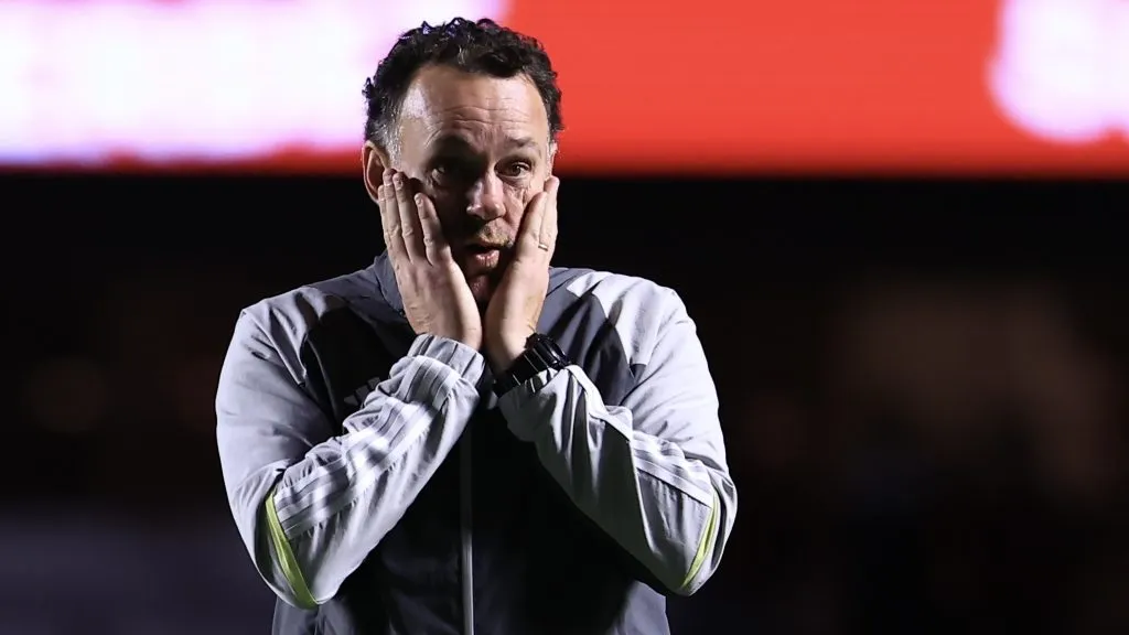 Gabriel Milito tem trabalho questionado por Hulk na final da Libertadores – Foto: Marcello Zambrana/AGIF