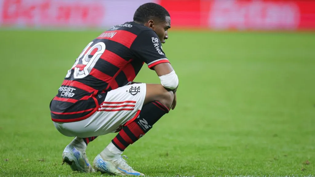 Lorran está fora dos planos de Filipe Luís para a temporada -Foto: Maxi Franzoi/AGIF