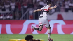 Oscar, do São Paulo, comemora seu gol durante partida contra o Corinthians no MorumBis pelo Campeonato Paulista 2025. Foto: Ettore Chiereguini / AGIF