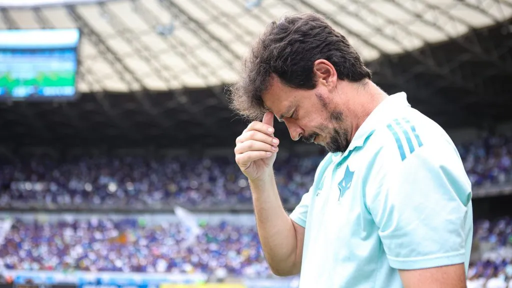 Fernando Diniz está livre no mercado após ser demitido pelo Cruzeiro. Foto: Gilson Lobo/AGIF