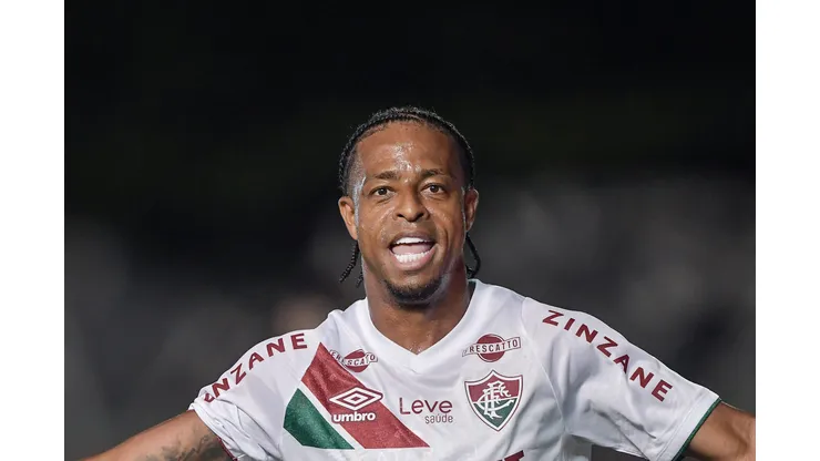 Keno jogador do Fluminense comemora seu gol durante partida contra o Portuguesa Rio no estadio Luso Brasileiro pelo campeonato Carioca 2025. Foto: Thiago Ribeiro/AGIF
