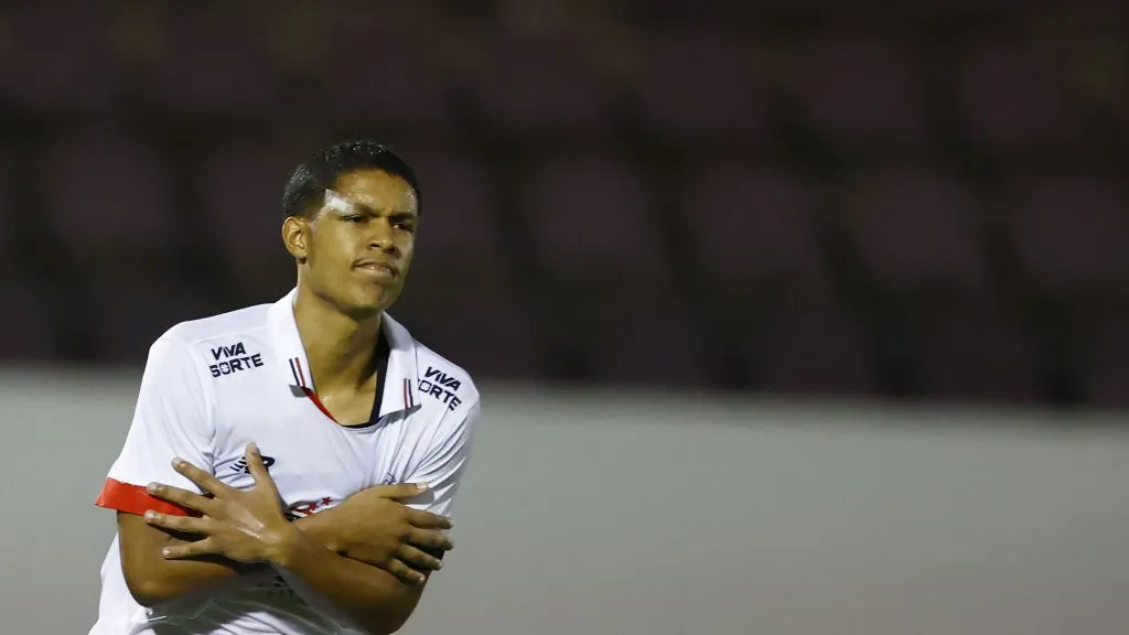 Ryan Francisco jogador do Sao Paulo durante partida contra o Criciuma no estadio Fonte Luminosa pelo campeonato Copa Sao Paulo 2025. Foto: Thiago Calil/AGIF
