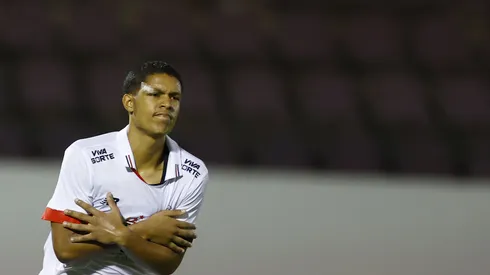 SP - ARARAQUARA - 21/01/2025 - COPA SAO PAULO 2025, CRICIUMA X SAO PAULO - Ryan Francisco jogador do Sao Paulo durante partida contra o Criciuma no estadio Fonte Luminosa pelo campeonato Copa Sao Paulo 2025. Foto: Thiago Calil/AGIF