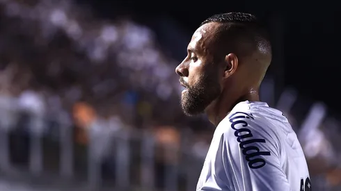 Guilherme é um dos 8 jogadores do Santos incomodados com atitudes de Pedro Caixinha, informa setorista