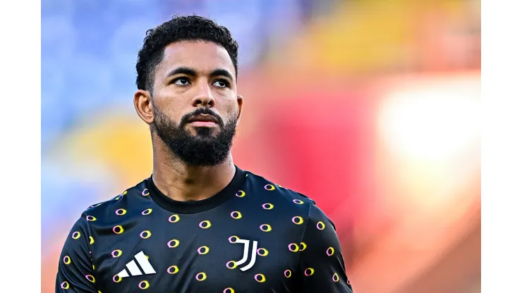 GENOA, ITALY - SEPTEMBER 28: Douglas Luiz of Juventus looks on prior to kick-off in the Serie A match between Genoa and Juventus at Stadio Luigi Ferraris on September 28, 2024 in Genoa, Italy. (Photo by Simone Arveda/Getty Images)