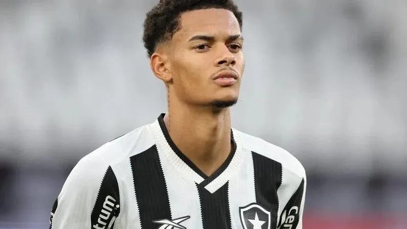 Newton, jogador do Botafogo