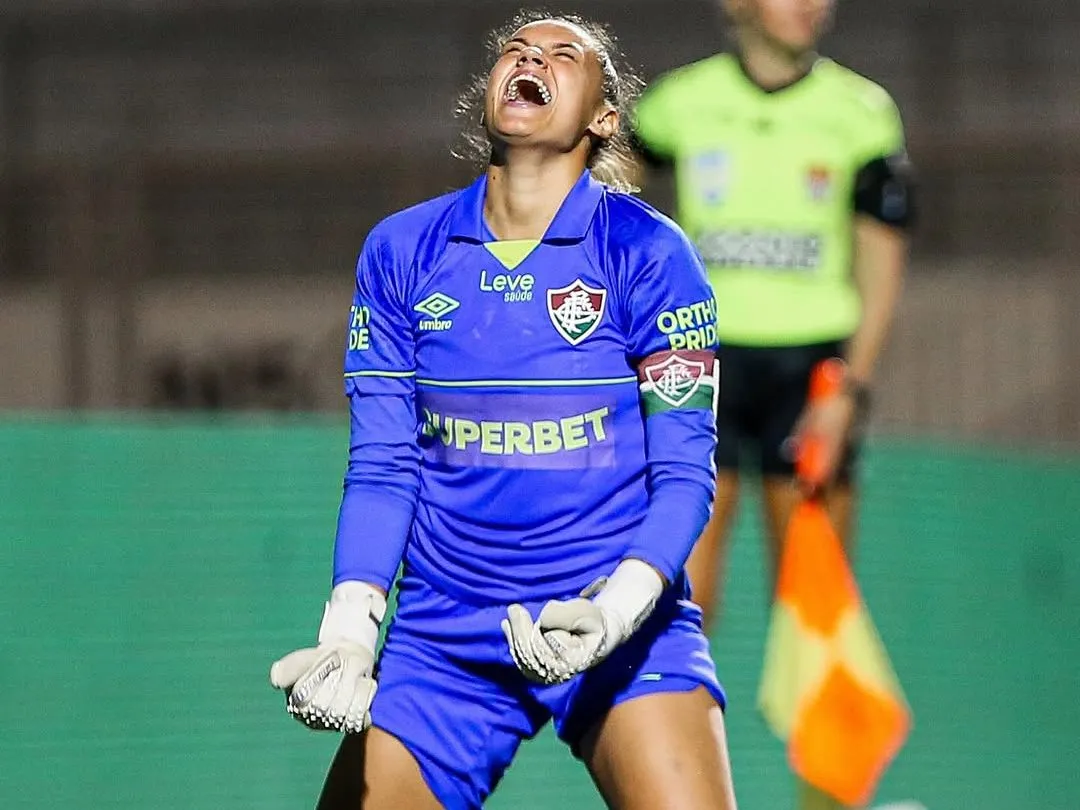 Thaina, arqueira das Meninas de Xerém comemora título da Copinha 2024, com defesas espetaculares na grande final. Foto: Marina Garcia/FFC