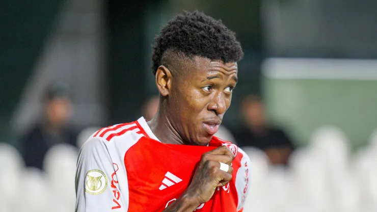 Vitão segue, por enquanto, no Colorado