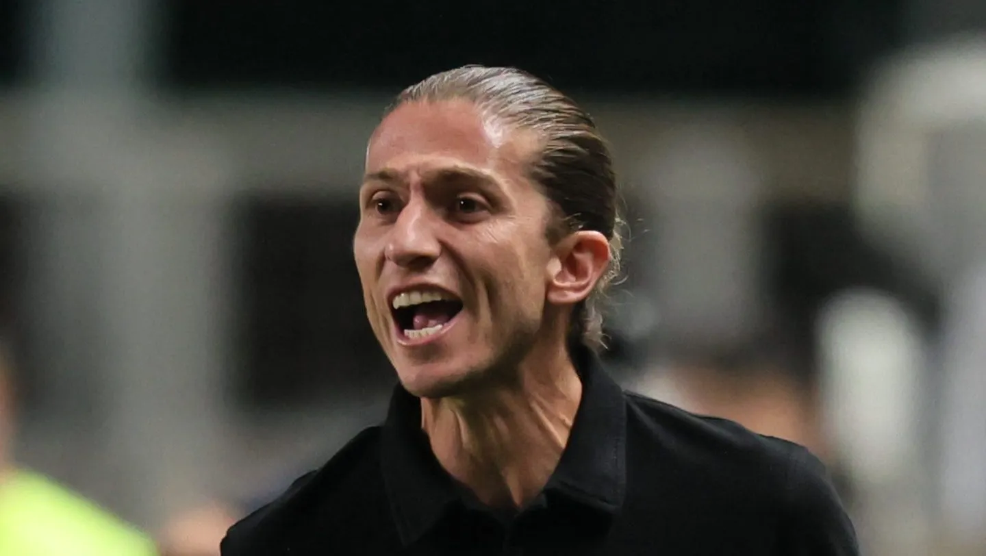 Filipe Luis tecnico do Flamengo durante partida contra o Cruzeiro no estadio Independencia pelo campeonato Brasileiro A 2024. Foto: Gilson Lobo/AGIF