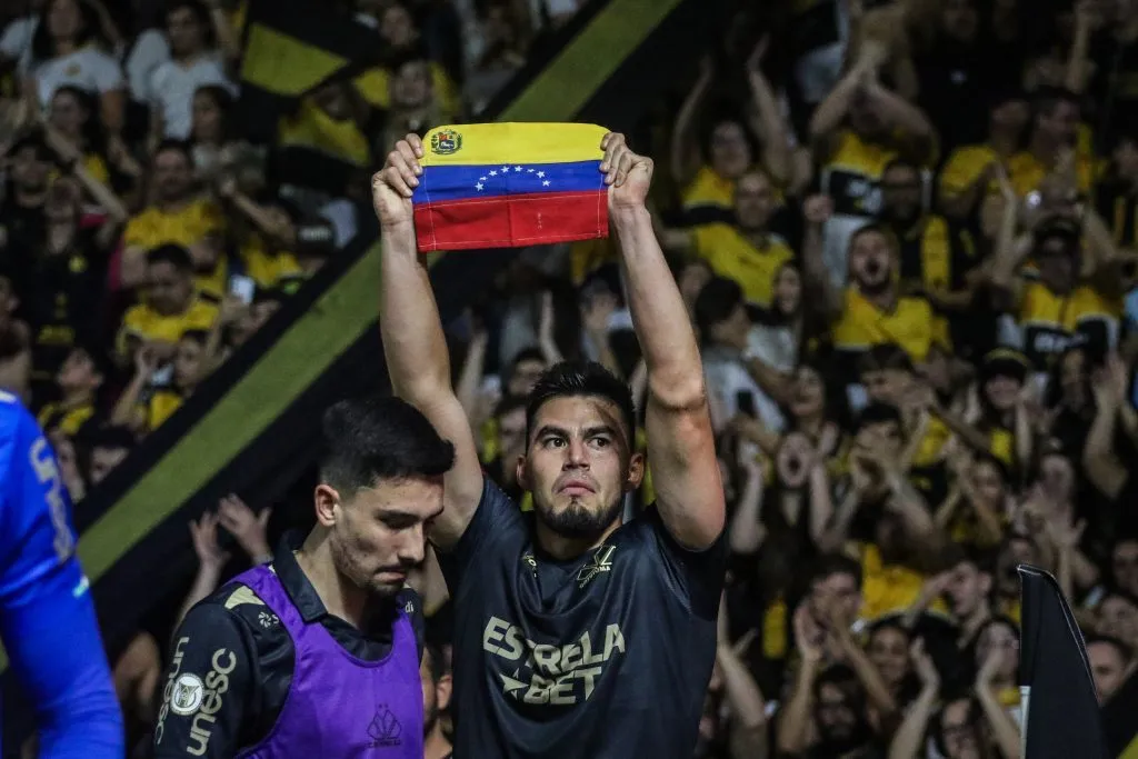 O Juventude anunciou a contratação do zagueiro venezuelano Wilker Angel, de 31 anos.