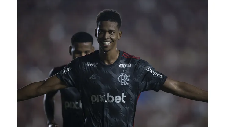 MA - SAO LUIS - 22/01/2025 - CARIOCA 2025, BANGU X FLAMENGO - Carlinhos jogador do Flamengo comemora seu gol durante partida contra o Bangu no estadio Castelao De Sao Luis pelo campeonato Carioca 2025. Foto: Kayan Mendes/AGIF