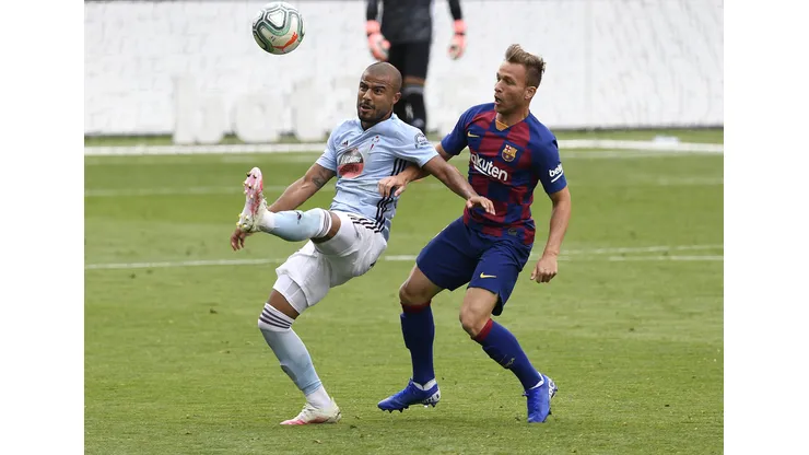 Arthur Melo (à direita) está na mira do Santos após encaminhar retorno de Neymar